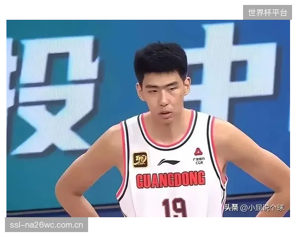 徐昕内线技术完成蜕变,数据全面提升后成功当选赛季最具进步球员。 徐昕内线技术完成蜕变,数据全面提升后成功当选赛季最具进步球员。